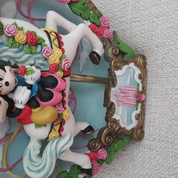 DISNEY MICKEY MOUSE & MINNIE 3 D WEDDING MUSICAL PLATE...VINTAGE - Picture 9 of 11